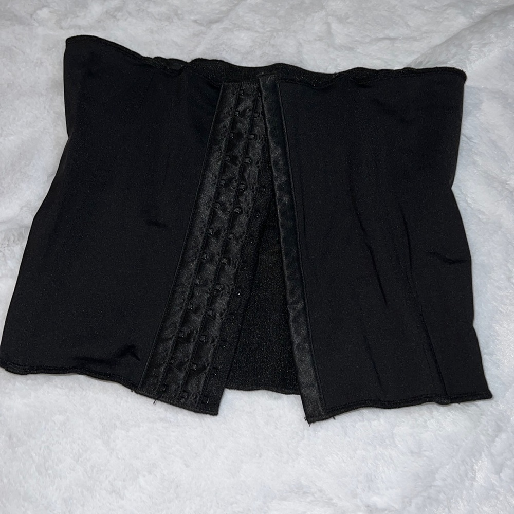 Skims waist trainer
